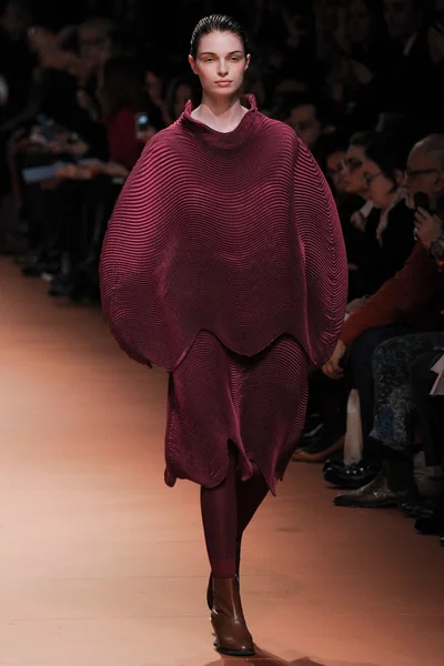 Look 28